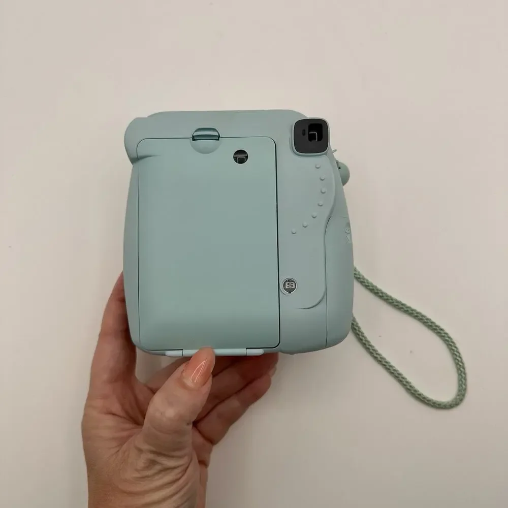 Fujifilm Instax Mini 8 Instant Film Camera (Blue) EUC